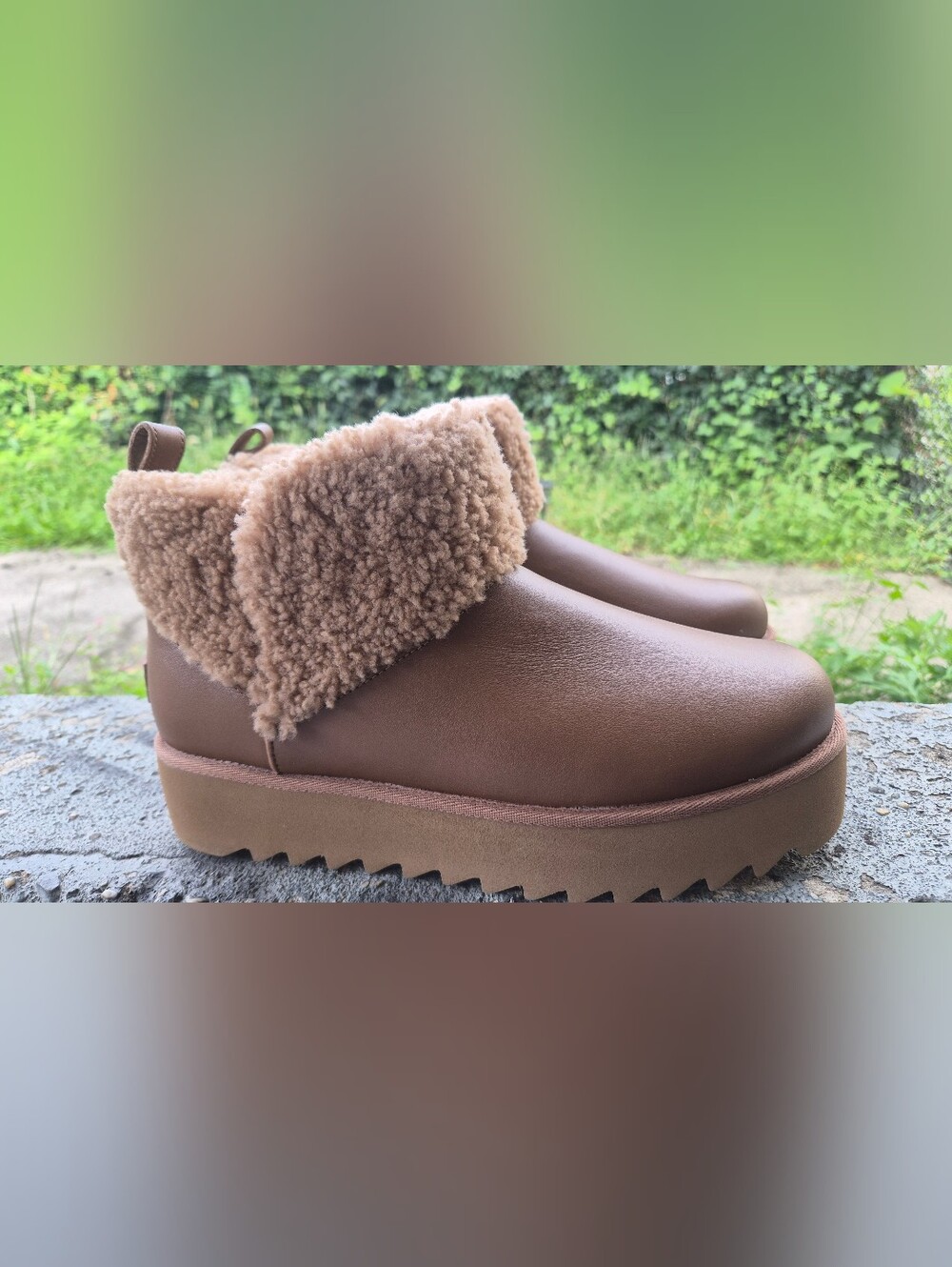 Womens UGG Chestnut Shearling Cuff Slip-On Boot. Size 11 New/No Box.